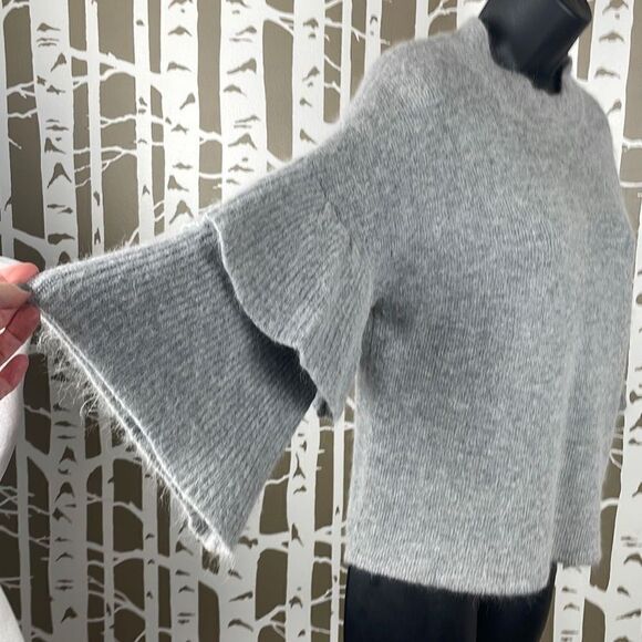 Gianni Bini Ruffled Cropped Sleeve Crewneck Fuzzy Sweater M Gray - Picture 2 of 7